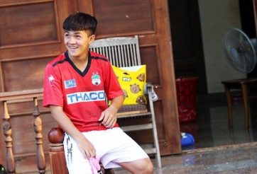 VIDEO: HLV Pháp ấn tượng với cầu thủ trẻ đặc biệt của HAGL