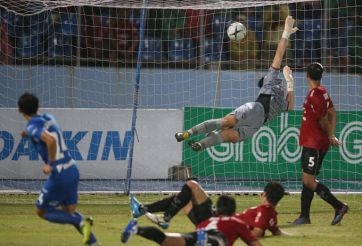 VIDEO: NHM Thái Lan phát cuồng với pha cứu thua của Văn Lâm