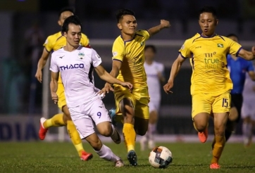 VIDEO: 'Tiền đạo số 1 HAGL' biến 3 hậu vệ SLNA thành 'gã hề'