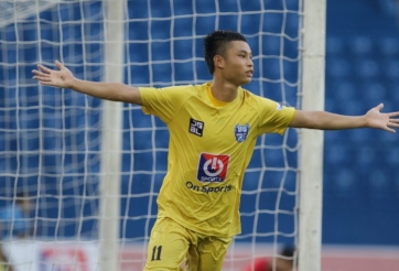 VIDEO: 'Truyền nhân của Phan Văn Đức' rực sáng với 1 cú hat-trick