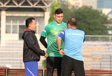 HLV Park Hang Seo mất thủ môn số 1 ĐT Việt Nam?