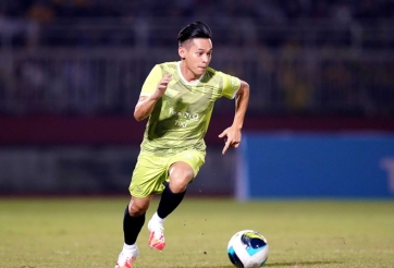 VIDEO: Độ Mixi 'đi vào lòng đất' với pha bóng đánh lừa chính bản thân