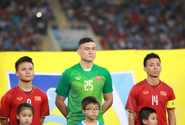 Kiatisak đưa thủ môn số 1 Việt Nam về HAGL?