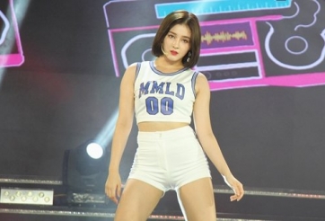 Nancy Momoland đẹp 'không góc chết' ở sự kiện thể thao