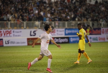 Văn Toàn tỏa sáng, HAGL lội ngược dòng ngoạn mục trước SLNA