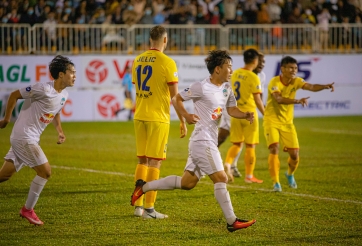 Văn Toàn, Minh Vương 'cứu nguy' cho Kiatisak