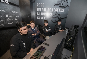 Đội tuyển LCK Gen.G chia tay huấn luyện viên TrAce và Tom