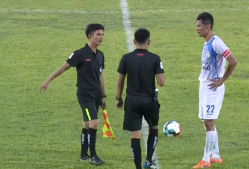Scoring a “stupid” own goal, Can Tho Captain receives a heavy judgment