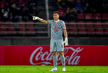 Dang Van Lam’s good saves, Muangthong win a point