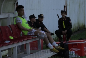 HAGL Van Thanh injured, missed a half of the match
