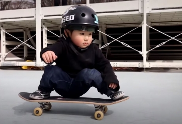 VIDEO: Cậu bé Rita 3 tuổi chơi SKATE cực dễ thương đốn tim bao người xem