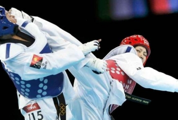 VIDEO: Cực 'shock' - Một cú đá có sức mạnh hơn 1 tấn