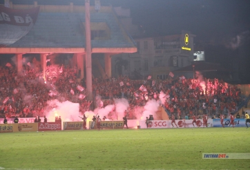 Để lọt 1 quả pháo sáng, SVĐ Hàng Đẫy tiếp tục bị xử phạt