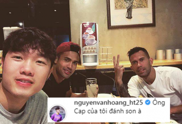 Xuân Trường khoe ảnh đánh son, Tiến Dũng ngồi xe đẩy hài hước