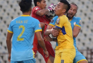 Rượt đuổi tỉ số hấp dẫn, Khánh Hoà đẩy Quảng Nam xuống bét bảng