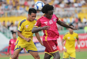 Sài Gòn chia điểm với SLNA trong trận cầu mưa bàn thắng