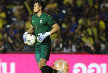 Thủ môn Thái Lan: 'Tôi định đẩy bóng qua xà nhưng bóng xoáy trở lại'