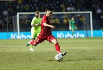 Đức Huy tái hiện bàn thắng của 'Người ngoài hành tinh' tại chung kết WC 2002