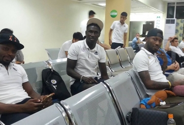 Các cầu thủ Hà Nội FC bị 'hành xác' ở sân bay Philippines