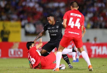 Đội bóng của Đặng Văn Lâm xuất sắc giành điểm dù thi đấu thiếu người