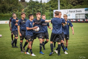 Công Phượng tràn đầy tự tin tập luyện với các đồng đội mới