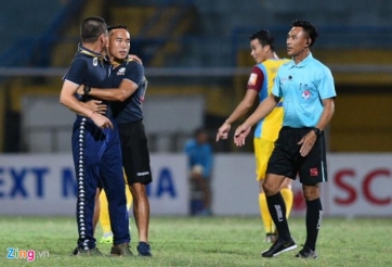 HLV Chu Đình Nghiêm: 'Trọng tài bắt trận rất non kinh nghiệm'