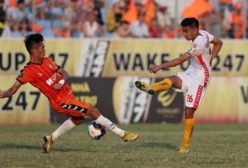 HLV Lê Huỳnh Đức bức xúc với những quyết định của trọng tài