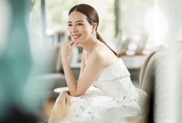 Vẻ sang trọng và quý phái của nữ chủ tịch CLB Thái Lan