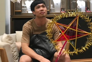 VIDEO: Công Phượng và các cầu thủ U23 Việt Nam hát hit của Sơn Tùng