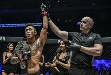 Martin Nguyễn kết thúc chóng vánh kẻ thách thức Koyomi Matsushima 