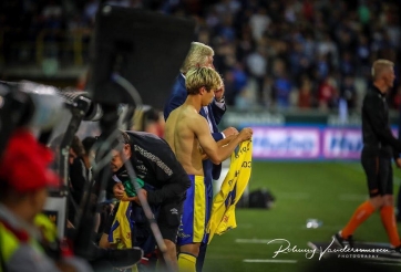 VIDEO: Đồng đội cố tình không chuyền cho Công Phượng trong trận ra mắt