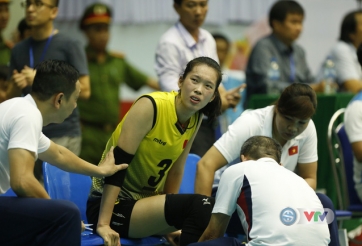 VIDEO: Thanh Thuý nén đau vào sân trong trận gặp Triều Tiên