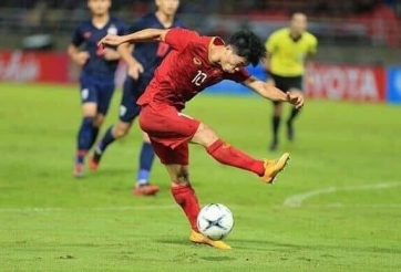 CĐV Thái Lan châm chọc pha sút trượt bóng của Công Phượng