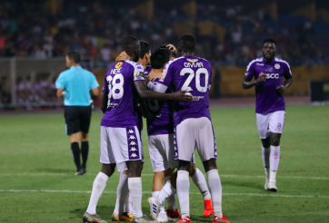 VIDEO: Bàn mở tỷ số và những quả pháo sáng đầu tiên trên SVĐ Hàng Đẫy