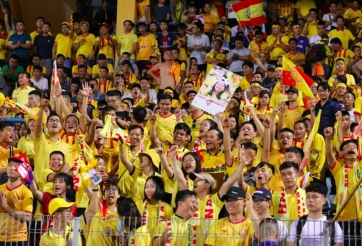 HLV Nam Định: 'CĐV đốt pháo sáng do bức xúc với bầu Hiển'