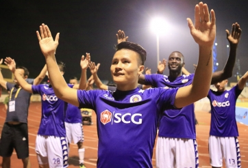 Quang Hải gọi face time cho Đoàn Văn Hậu ngay khi vô địch