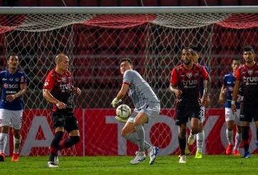 Văn Lâm vào lưới nhặt bóng 3 lần, Muangthong vẫn giành thắng lợi