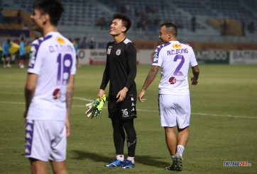 Thủ môn Bùi Tiến Dũng tươi cười trước tin đồn sắp rời Hà Nội