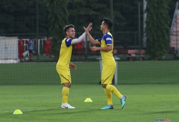 Tuyển Việt Nam tập nhẹ trong ngày đầu hội quân