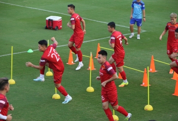 VIDEO: Đội tuyển Việt Nam tập phối hợp với chướng ngại vật