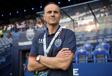 HLV Buriram cảnh báo học trò trước sự nguy hiểm của TPHCM