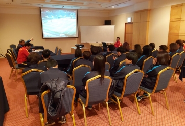 Đội tuyển nữ Việt Nam họp đấu pháp cho trận đấu gặp Myanmar