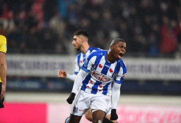 Hậu vệ trái ghi bàn, CĐV Heerenveen vẫn kêu gọi Văn Hậu vào sân