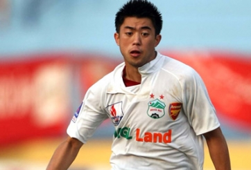 VIDEO: Lee Nguyễn ghi 2 siêu phẩm trên sân Hàng Đẫy ở V-League 2009