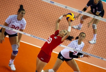 VIDEO: Chắn bóng đẳng cấp khiến đối thủ choáng váng