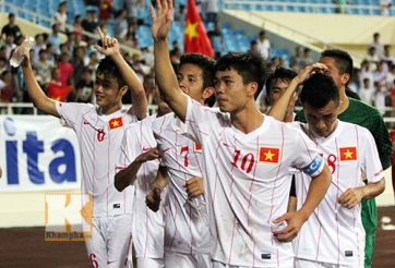 VIDEO: U19 Việt Nam của Công Phượng, Tuấn Anh đá tikitaka như Barcelona