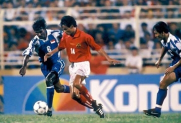 VIDEO: Thế hệ vàng của Việt Nam vùi dập bóng đá Thái Lan