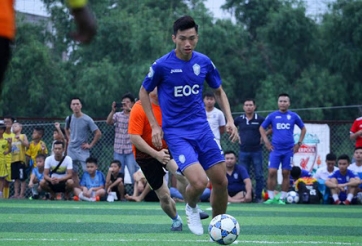 VIDEO: Đoàn Văn Hậu trình diễn kỹ năng đỉnh cao ở sân Phủi