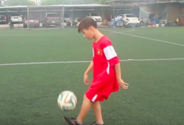 'Ronaldo Hà Nội' tái hiện siêu phẩm ngả bàn đèn vào lưới Juventus