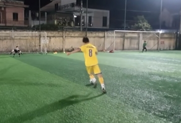 VIDEO: U12 SLNA vuốt bóng ở khoảng cách 18m 'căng như kẻ chỉ'